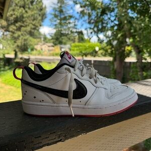 Nike Kids Court Borough‎ 2 SE White Very Berry Size 5.5Y